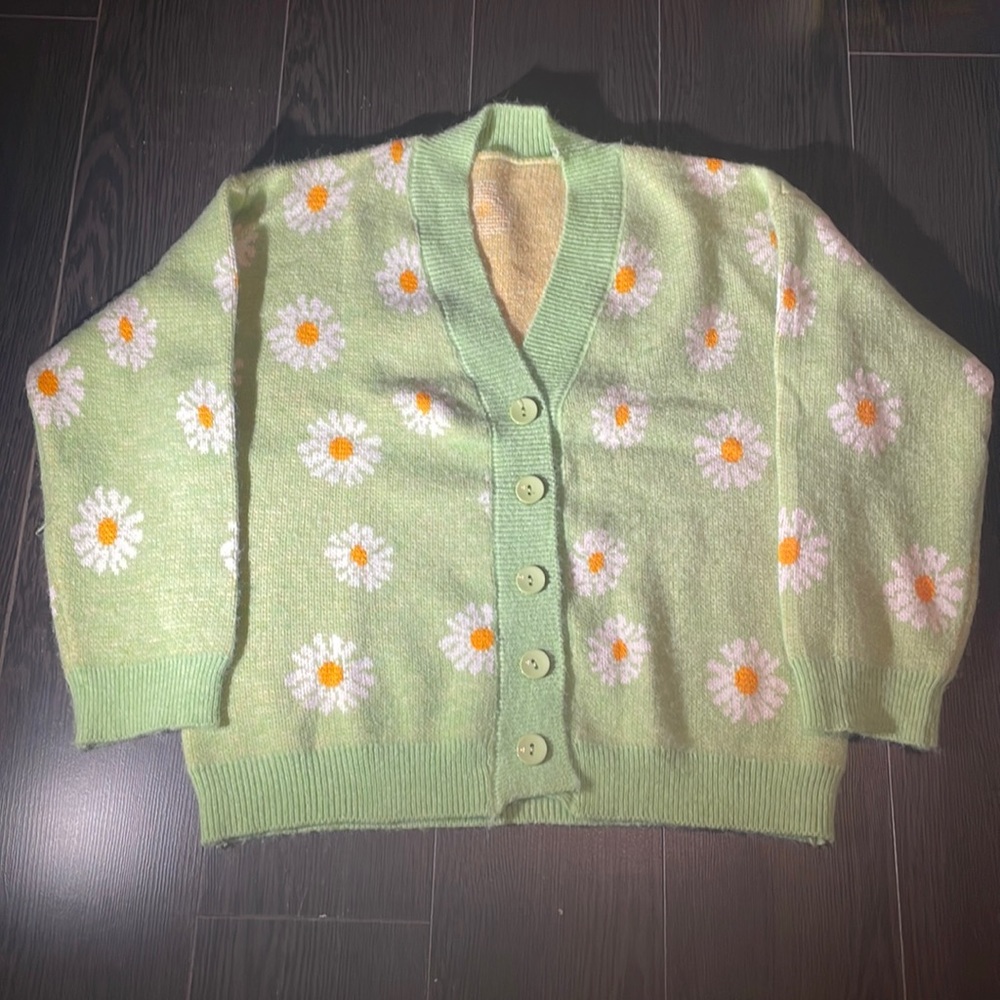 Green cardigan with white daisies and a yellows inside